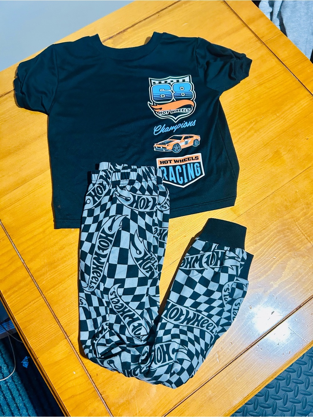 Boys size 4/5 hot wheels Pajama Set
